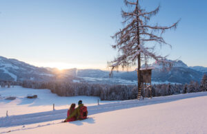 Ferienwohnung in den Kitzbüheler Horn romantischer Sonnenuntergang im Schnee wandern