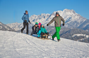 Familienfreundliche Ferienwohnung im Skigebiet Kitzbüheler Alpen Schlitten rodeln